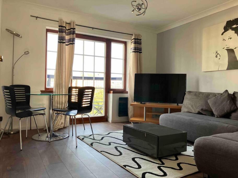 אדינבורו My Waterfront Apartment, Views Over Water Of Leith מראה חיצוני תמונה