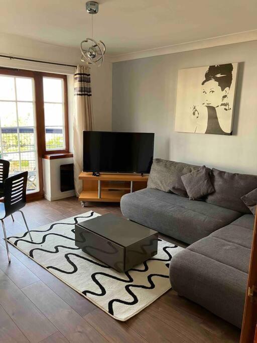 אדינבורו My Waterfront Apartment, Views Over Water Of Leith מראה חיצוני תמונה