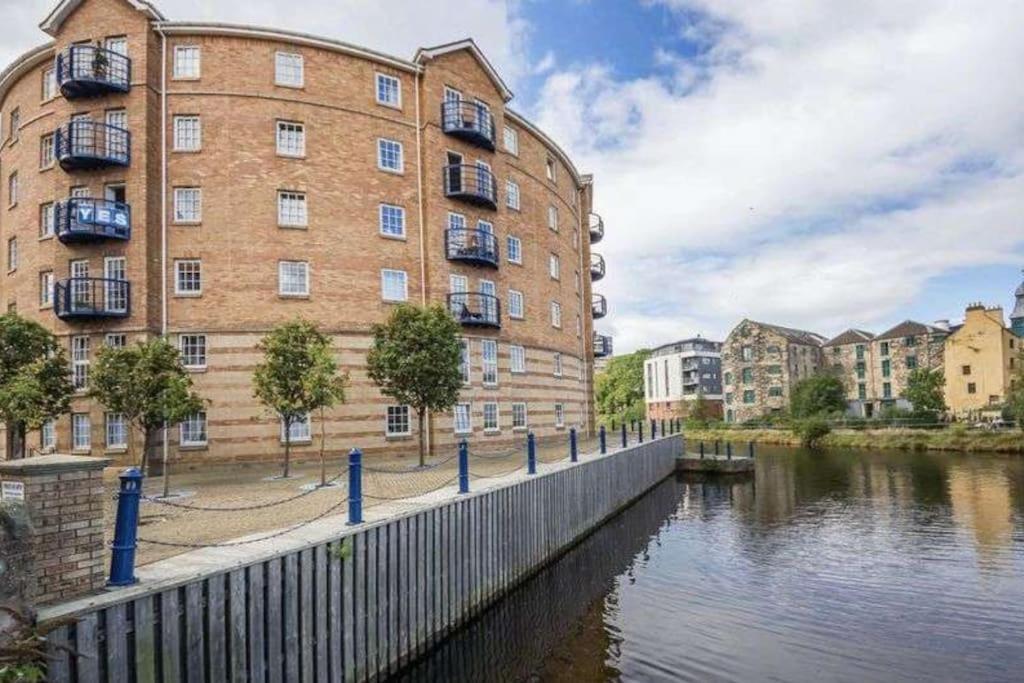 אדינבורו My Waterfront Apartment, Views Over Water Of Leith מראה חיצוני תמונה