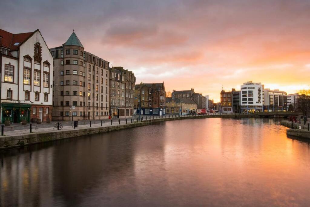 אדינבורו My Waterfront Apartment, Views Over Water Of Leith מראה חיצוני תמונה
